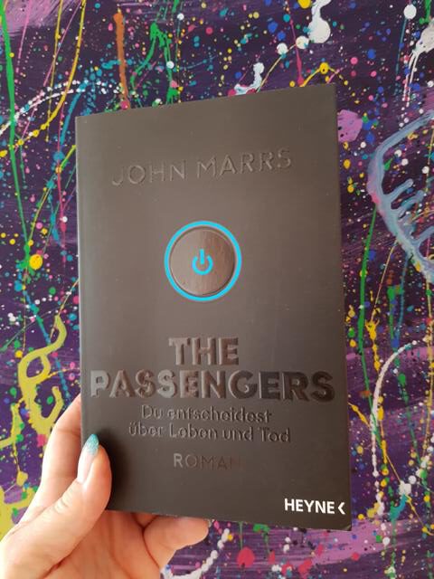 [Kurz-Rezension] (Techno-) Thriller *** The Passengers – Du entscheidest über Leben und Tod *** der erste Teil des Buches ist wirklich klasse…