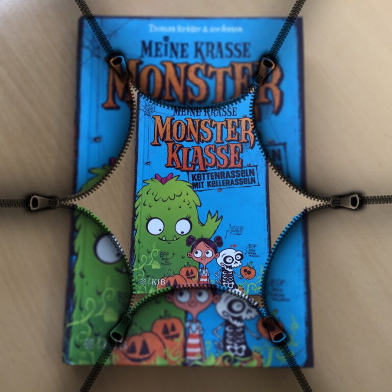 [Rezension] Kinderbuch/ Comicbuch *** Meine krasse Monsterklasse – Kettenrasseln mit Kellerasseln *** Reihenauftakt, wieder ein witziges Buch des Duos!